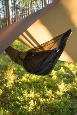 Lesovik Larva -Survie en plein air lesovik larva 02