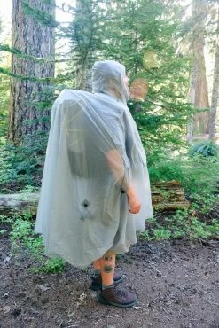 Six Moon Designs Gatewood Cape -Survie en plein air six moon design gatewood cape 02